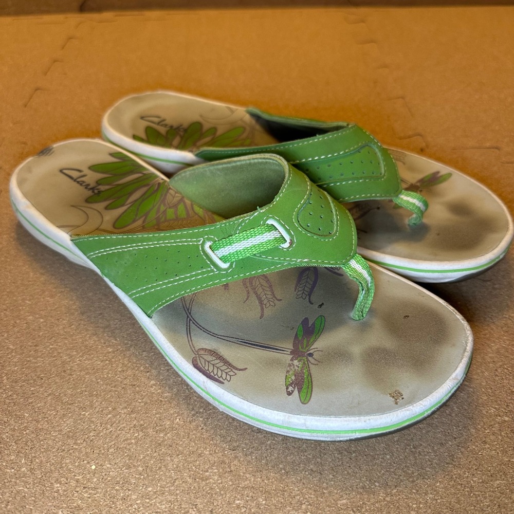 Clarks Flip Flop Sandals Women 9M Green Dragonfly Floral Casual Comfort 36452